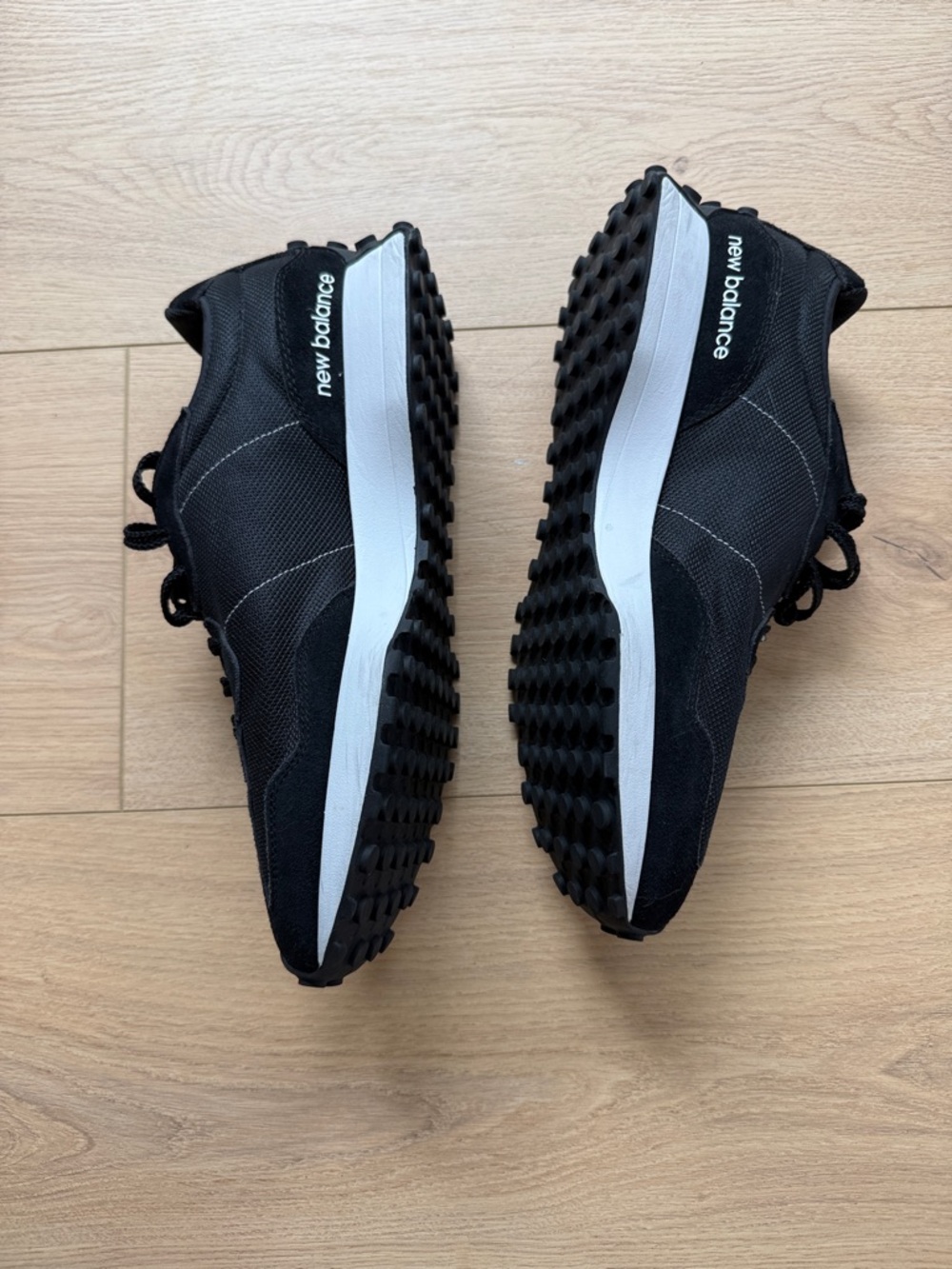 New Balance 327 - Picture 2 of 5